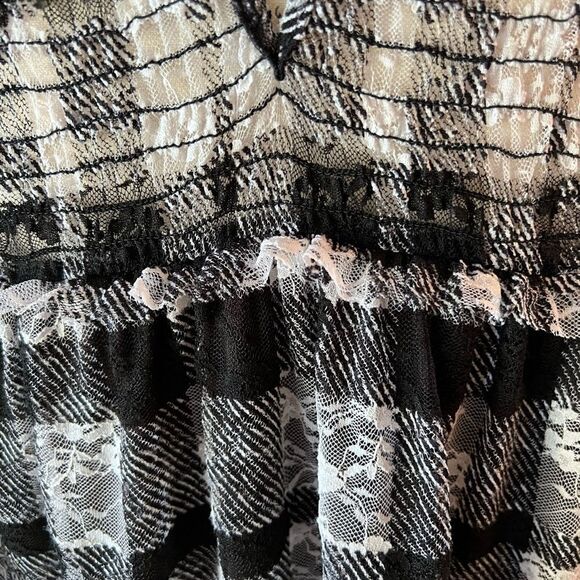 TIME and Tru black and white lace blouse size XL like new!………… - Picture 6 of 9